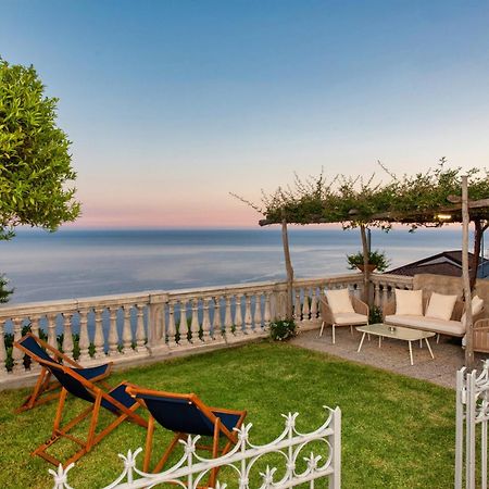 Belvedere Amodeo - Terrace, Seaview, Wifi Конка-дей-Марини Экстерьер фото
